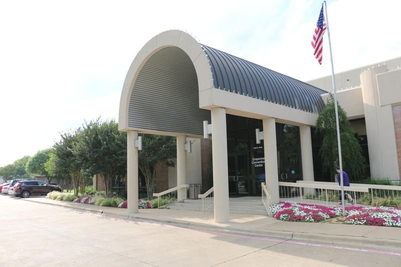 The Christmas in Grapevine Craft Show — Grapevine